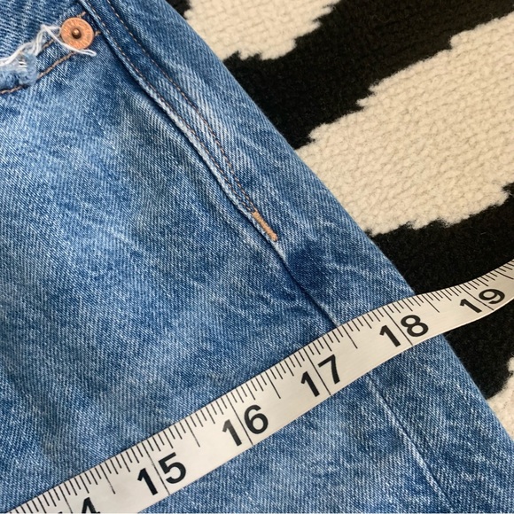 American Eagle Stretch Mom Jeans High Rise Distressed Light Wash Size 4 - Picture 6 of 10